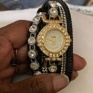 New Elegant Quartz Gold Tone & Black Leather & Crystals Bracelet Wristband Watch